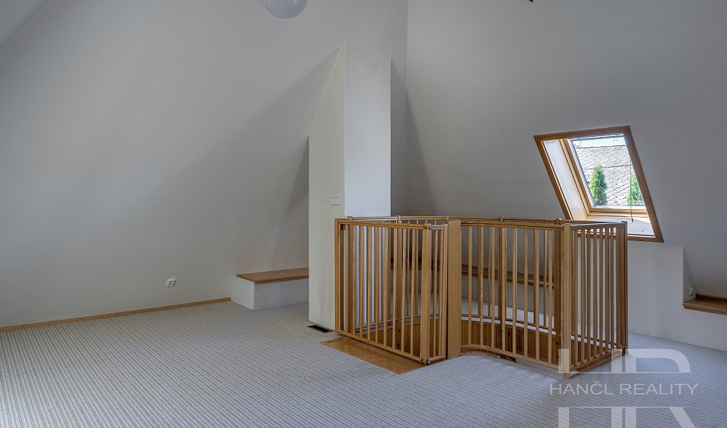 Prodej domu 202 m² s pozemkem 2 142 m², Šternberk – náhled fotky 15