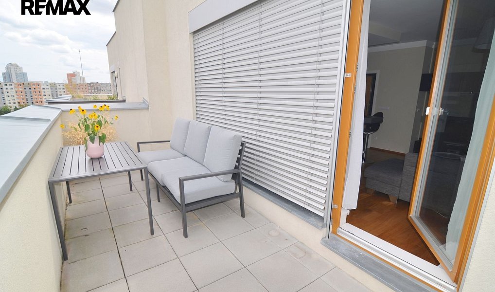 Pronájem bytu 2+kk 68 m², Praha – náhled fotky 21
