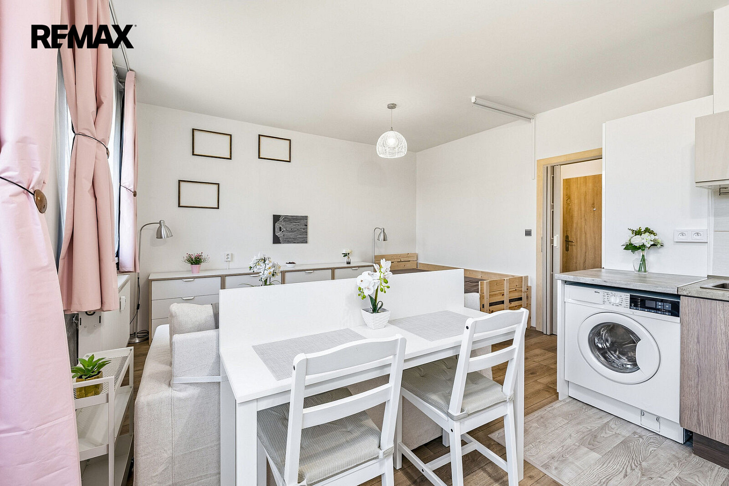 Pronájem bytu 1+kk 30 m² – fotografie 3
