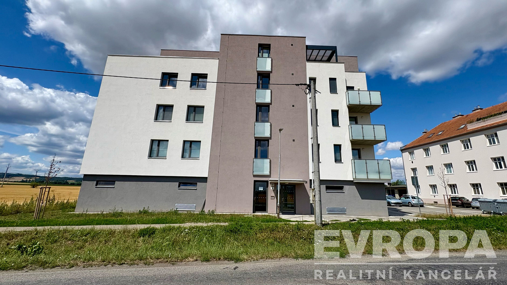 Pronájem bytu 2+kk 56 m² – fotografie 3