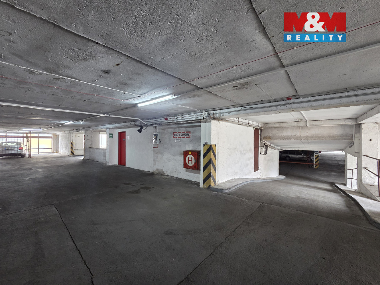 Pronájem garážového stání, 18 m2, praha, ul. lovosická — photo 3