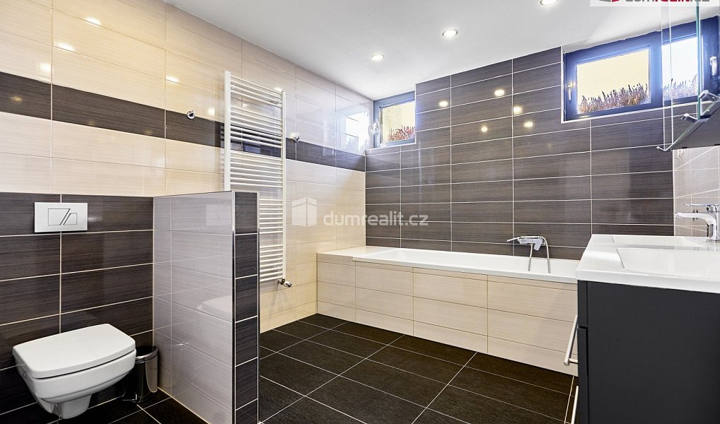 Prodej domu 136 m² s pozemkem 857 m², Nová Role – náhled fotky 9