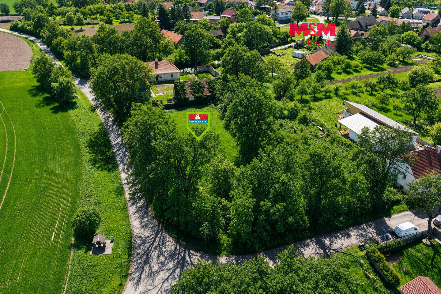 Prodej stavebního pozemku 2 212 m²