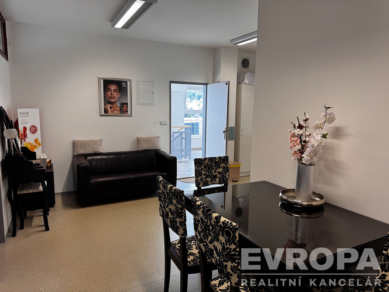 Pronájem kanceláře 27 m² – fotografie 3