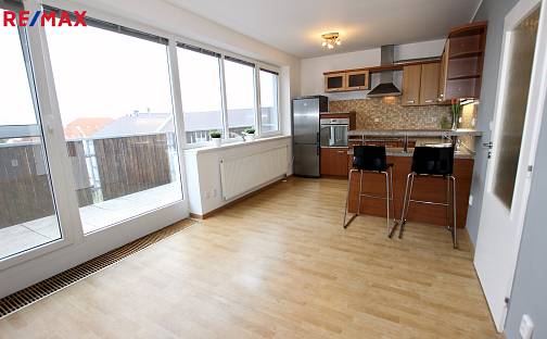 Pronájem bytu 1+kk 32 m², Pod Nouzovem, Praha 9 - Kbely