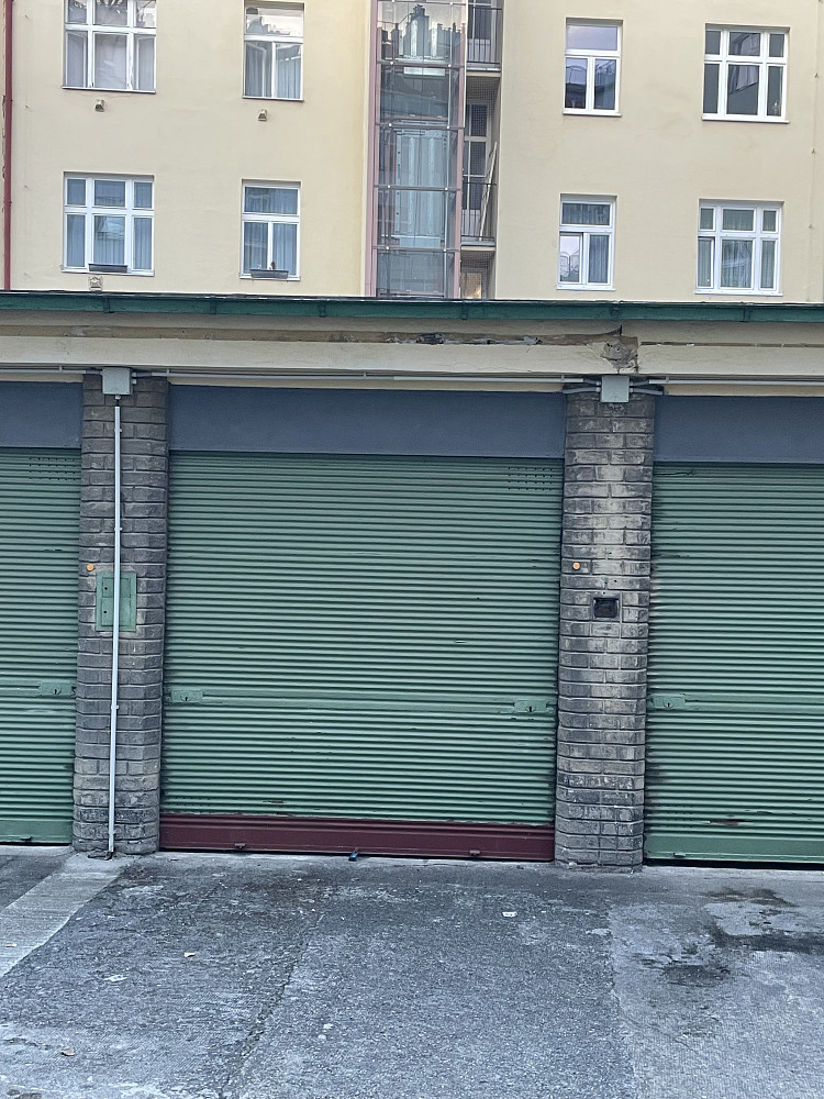Zděná garáž s elektřinou Praha 6 – fotografie 2