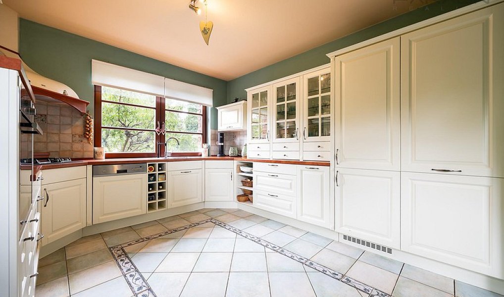 Prodej domu 287 m² s pozemkem 997 m², Praha – náhled fotky 2
