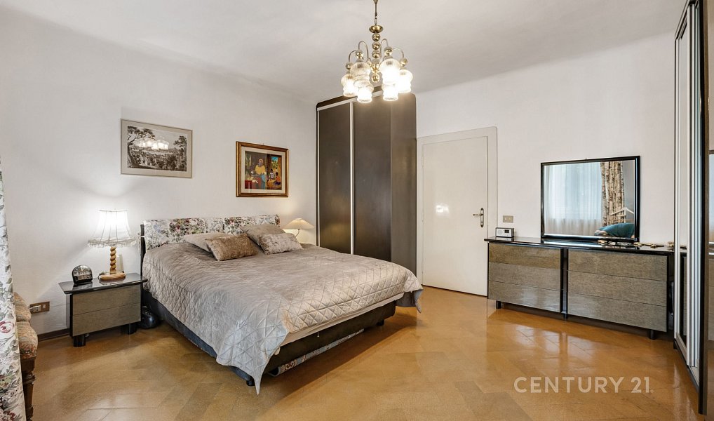 Prodej domu 215 m² s pozemkem 1 960 m², Škvorec – náhled fotky 9