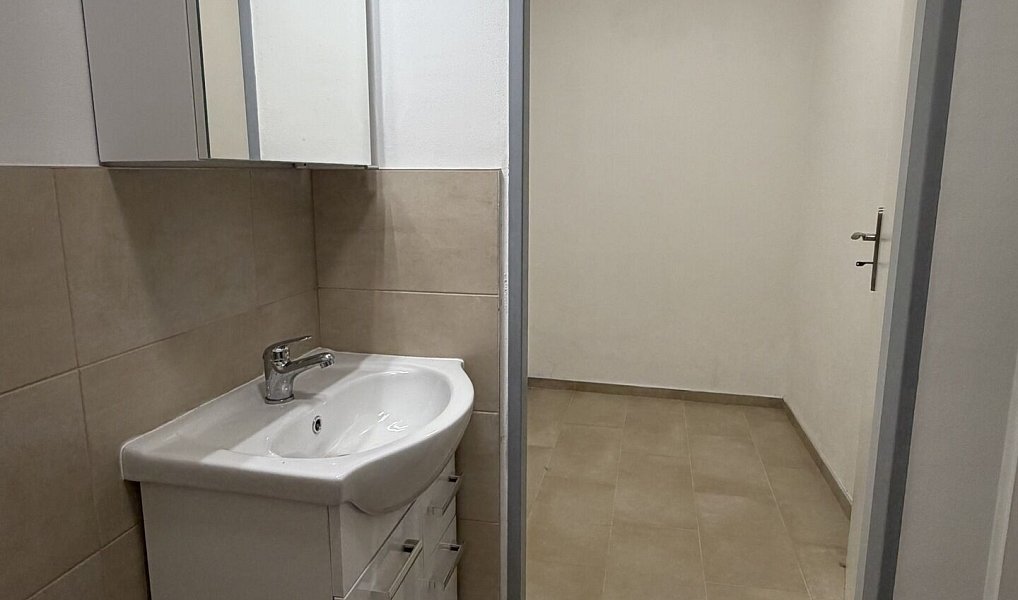 Pronájem bytu 3+kk 96 m², Vroutek – náhled fotky 5