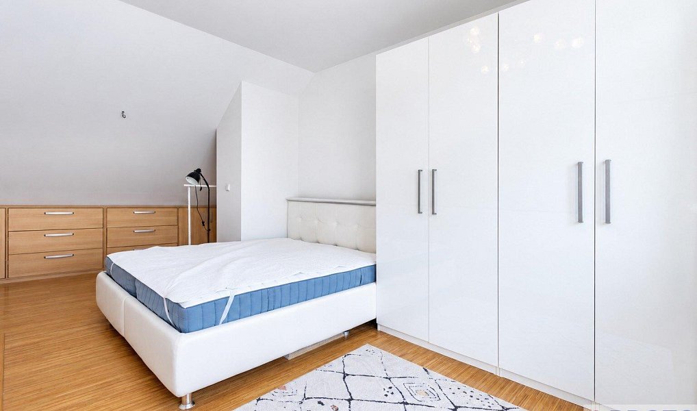 Pronájem bytu 2+kk 62 m², Praha – náhled fotky 2
