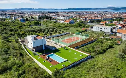 Prodej domu 380 m² s pozemkem 5 100 m², Zadar, Chorvatsko