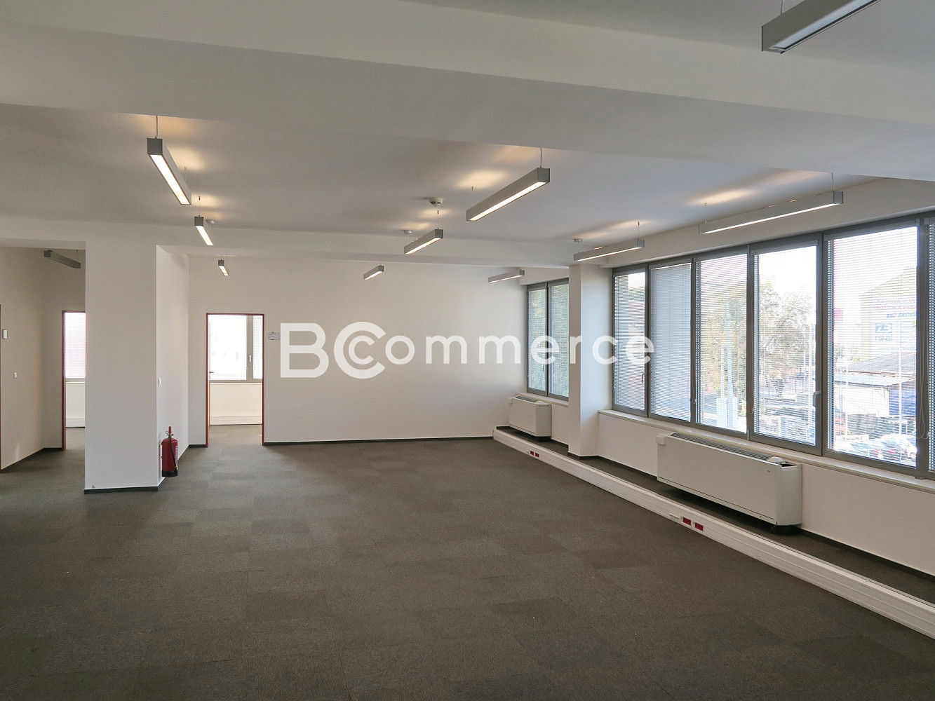 Pronájem kanceláře 397 m² – fotografie 3