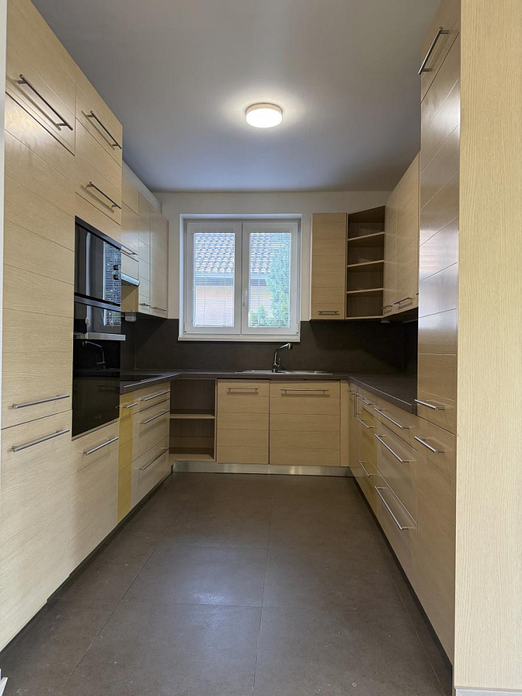 Pronájem domu 140 m² s pozemkem 449 m² – fotografie 2