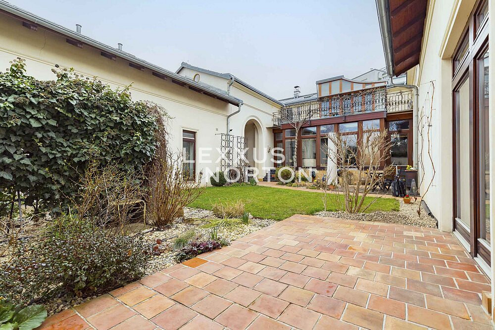 Pronájem bytu 4+kk 170 m² — photo 2
