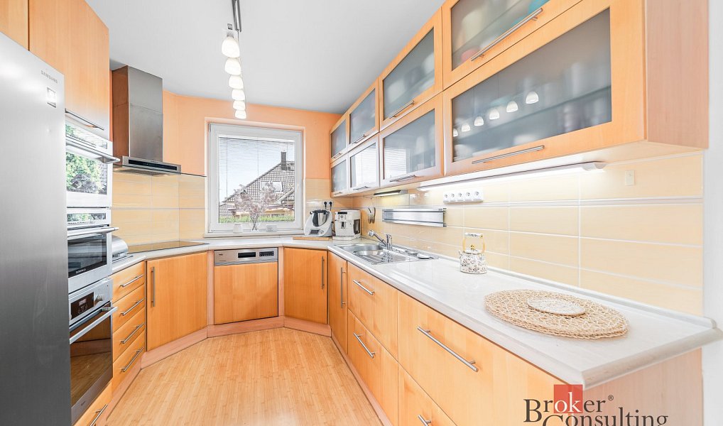 Prodej domu 322 m² s pozemkem 1 262 m², Plzeň – náhled fotky 3