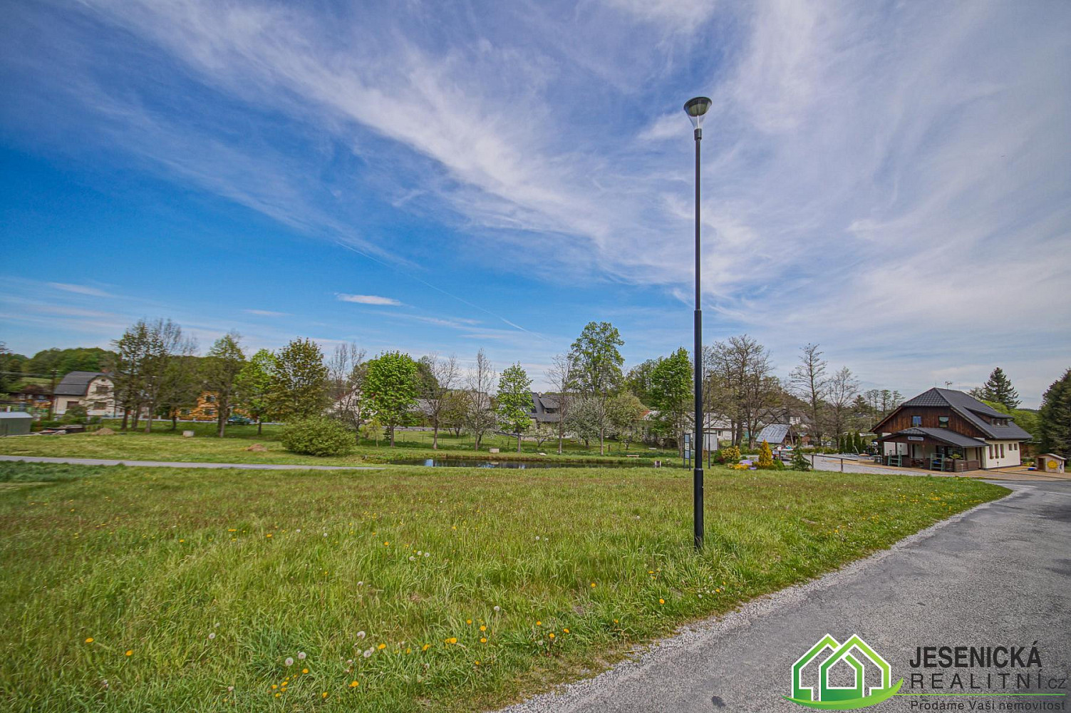 Prodej stavebního pozemku 944 m² – fotografie 3