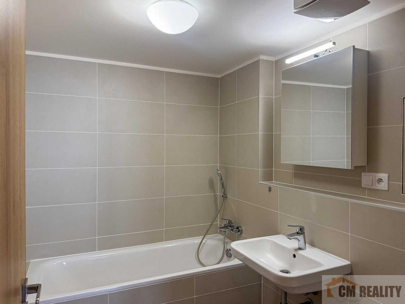 Pronájem bytu 2+kk 57 m² – fotografie 3