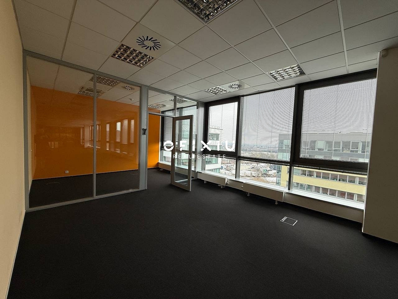 Pronájem kanceláře 1 330 m² – pohled 2