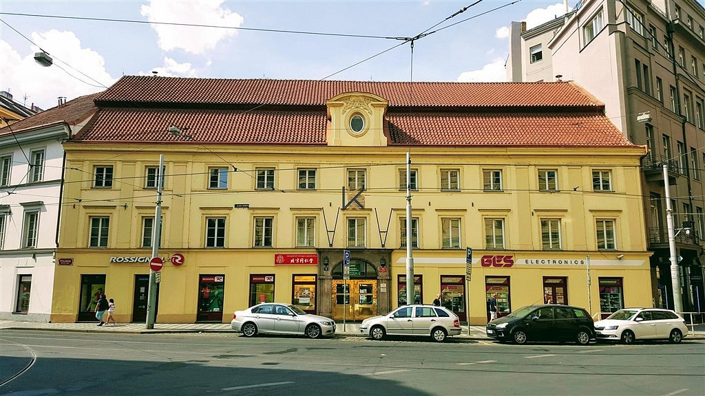 Pronájem kanceláře 424 m²