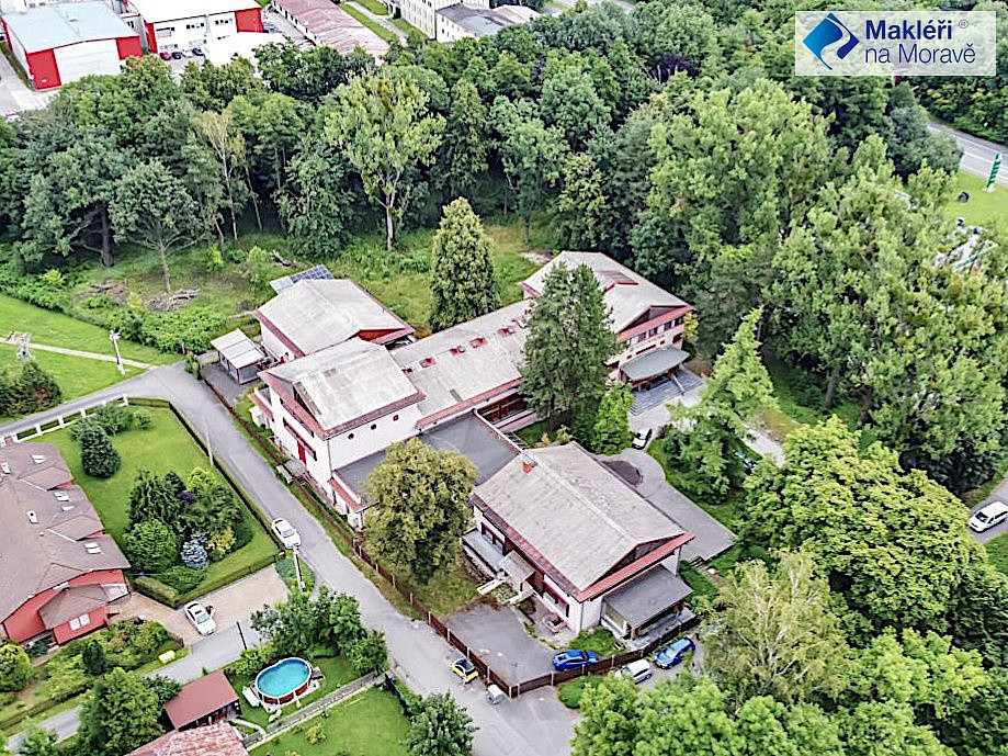 Prodej komerčního objektu (jiného typu) 2 550 m²