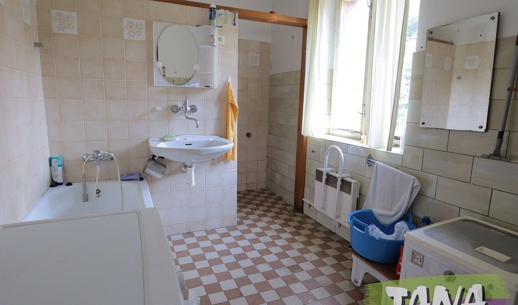 Prodej domu 316 m² s pozemkem 1 314 m², Pecka – náhled fotky 7