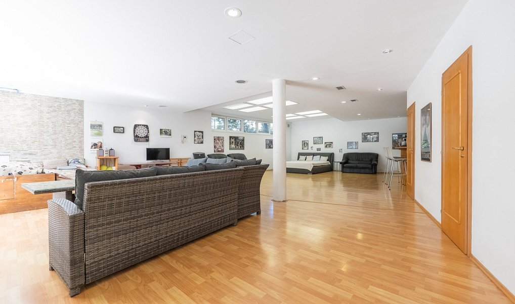 Prodej domu 1 032 m² s pozemkem 2 429 m², Zlín – náhled fotky 29