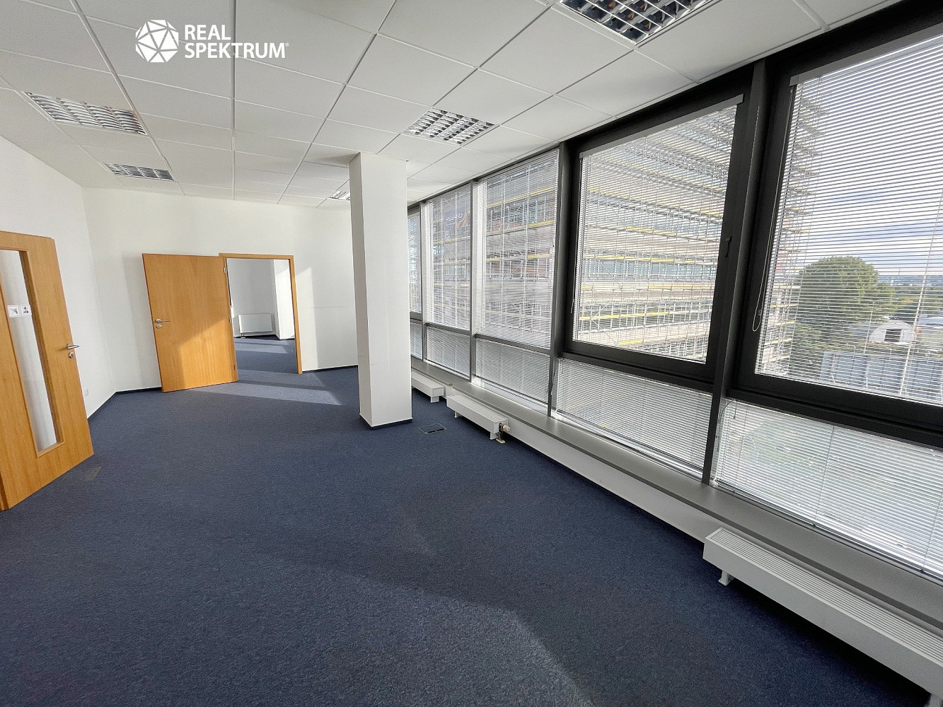 Pronájem kanceláře 577 m² – fotografie 5