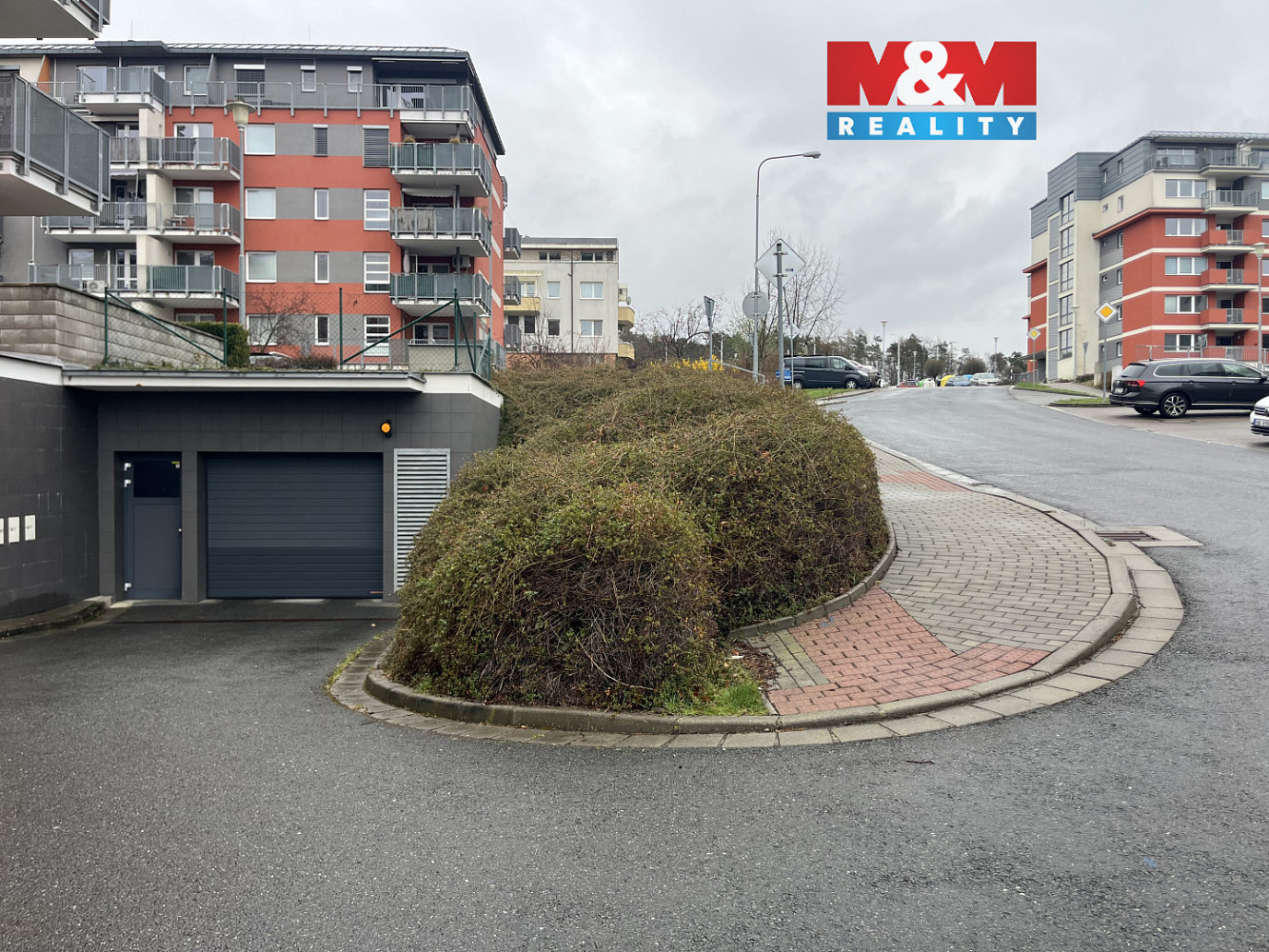 Pronájem parkovacího stání 14 m2, zlín, ul. zelinova