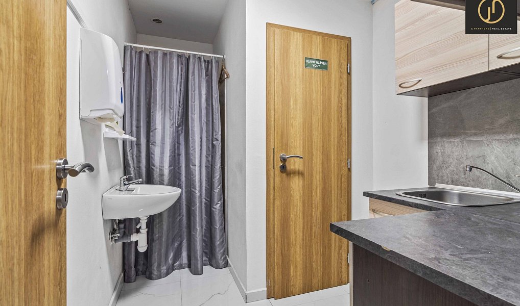 Prodej kanceláře 228 m², Beroun – náhled fotky 31