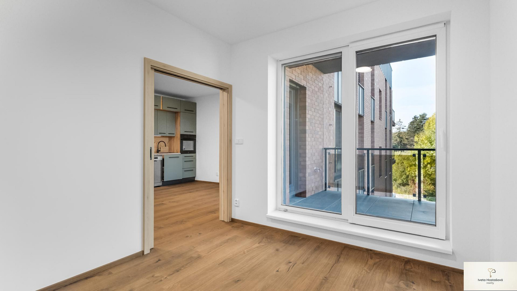 Pronájem bytu 2+kk 44 m² – fotografie 3