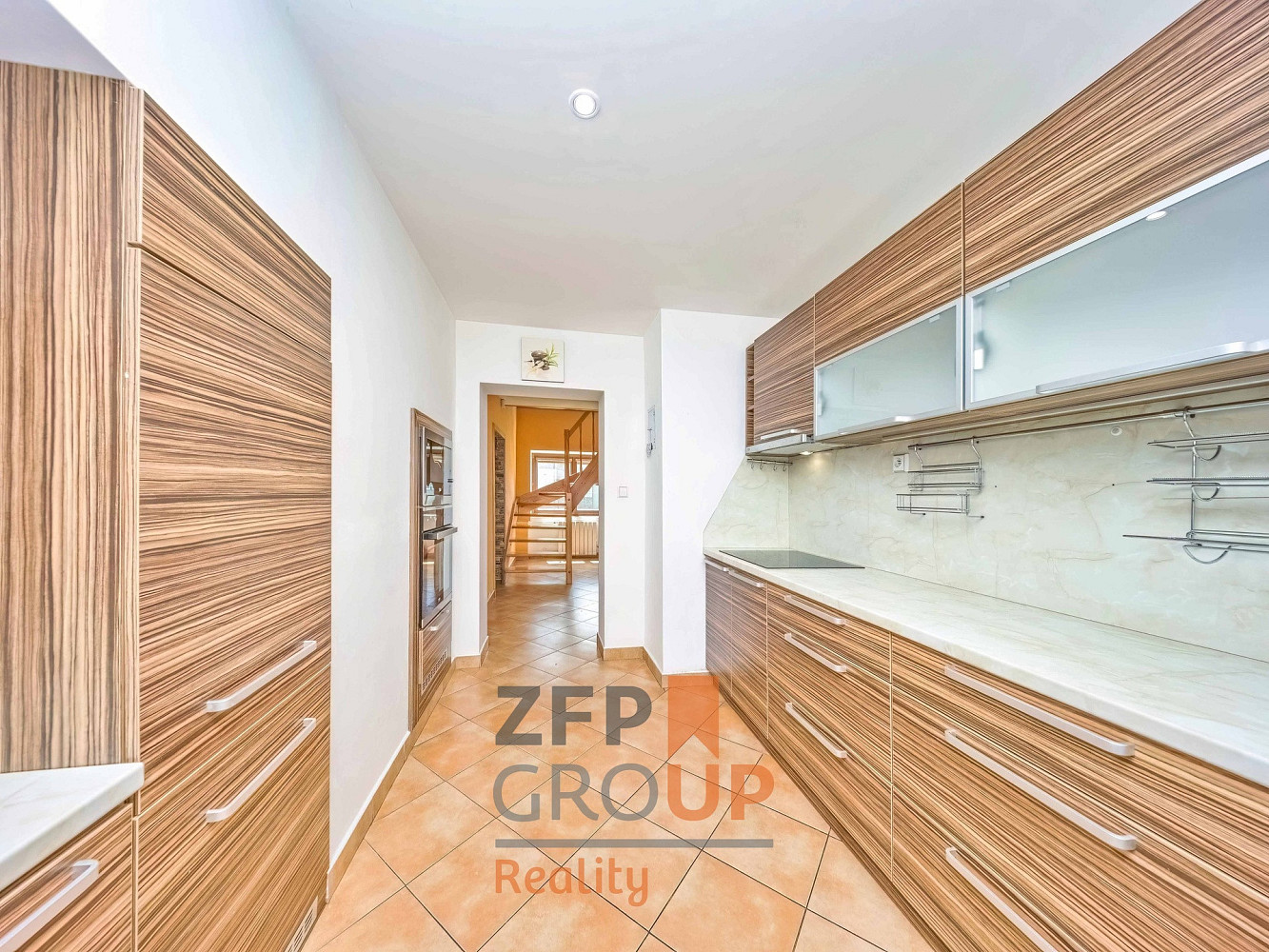 Prodej domu 227 m² s pozemkem 889 m² – fotografie 4