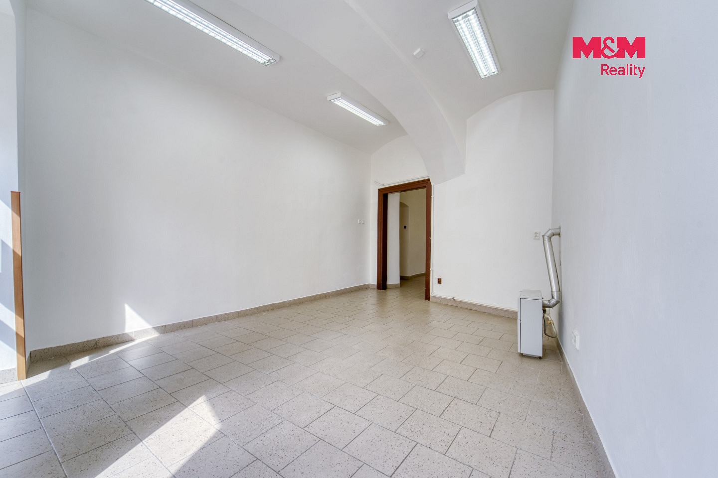 Pronájem obchodních prostor 48 m² – fotografie 2