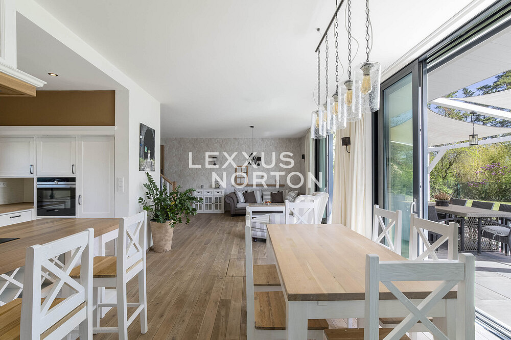 Prodej domu 199 m² s pozemkem 599 m² - View 6
