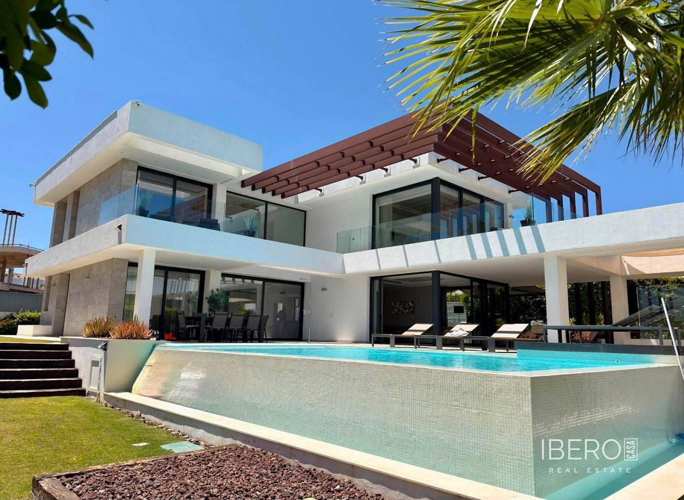 Prodej domu 669 m² s pozemkem 1 085 m²