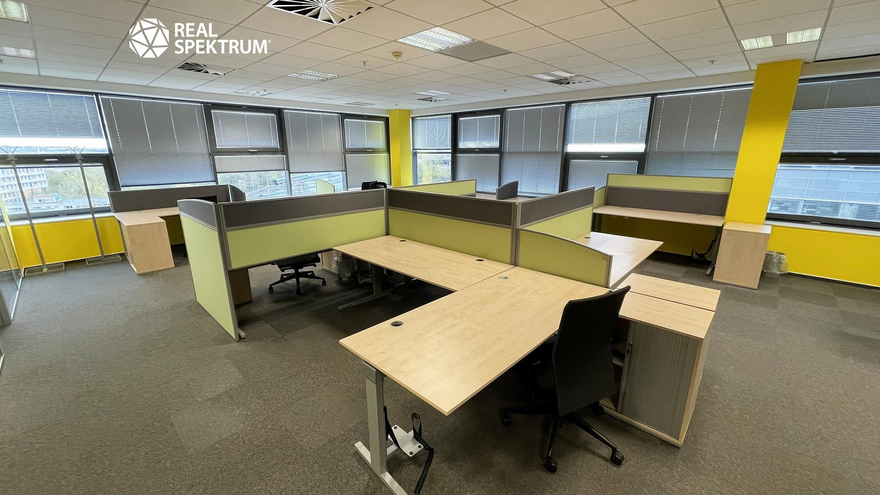 Pronájem kanceláře 936 m²