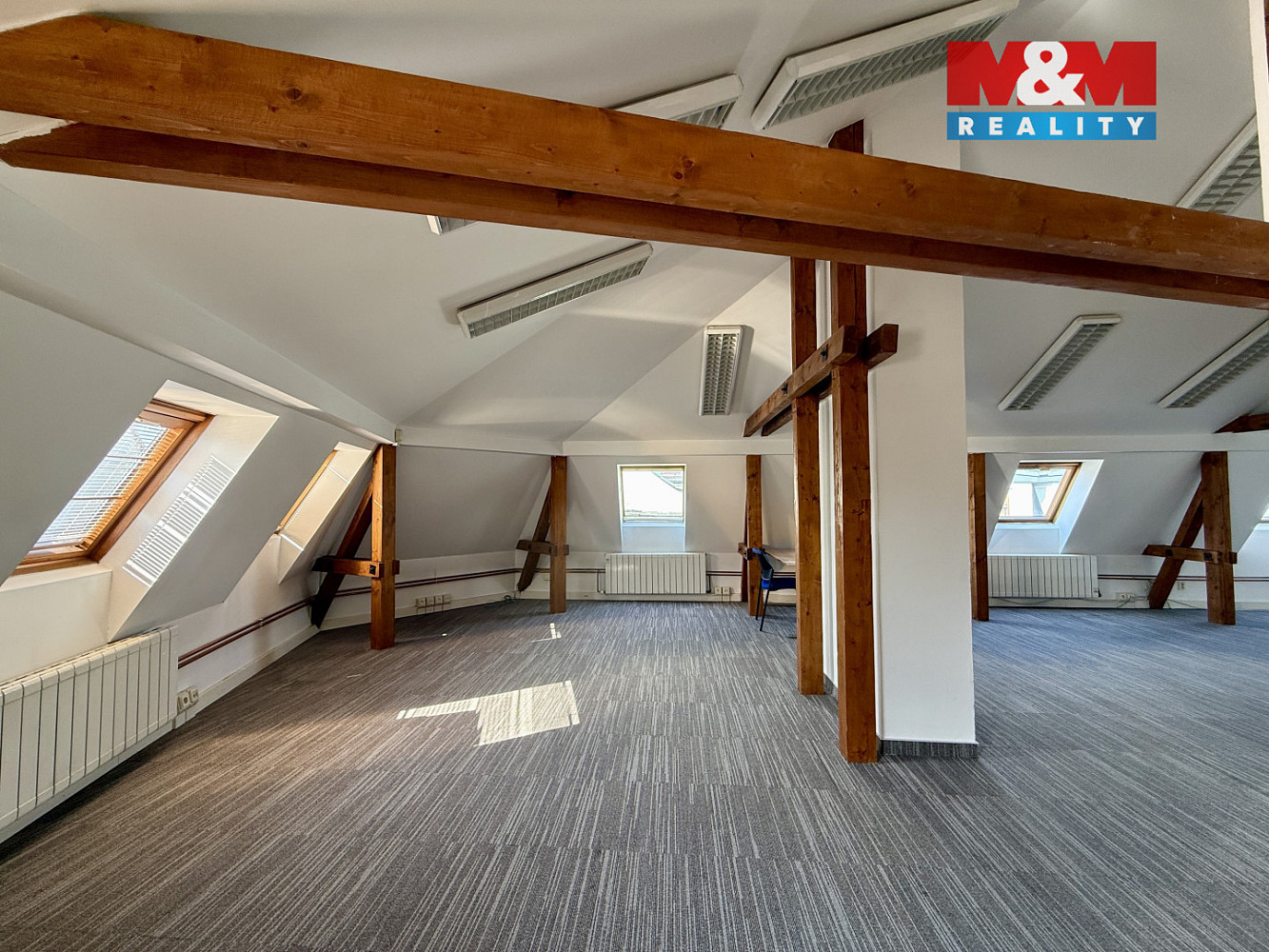 Pronájem kanceláře 275 m² — photo 2