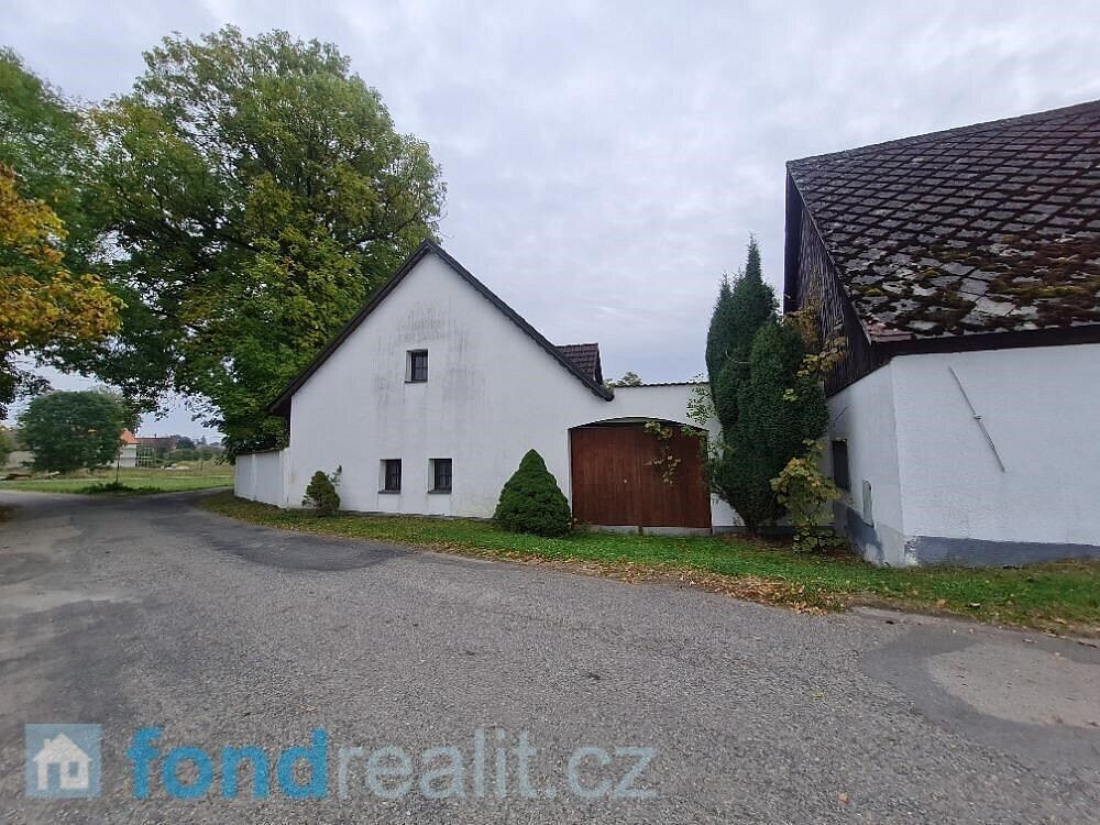 Pronájem domu 141 m² s pozemkem 945 m²