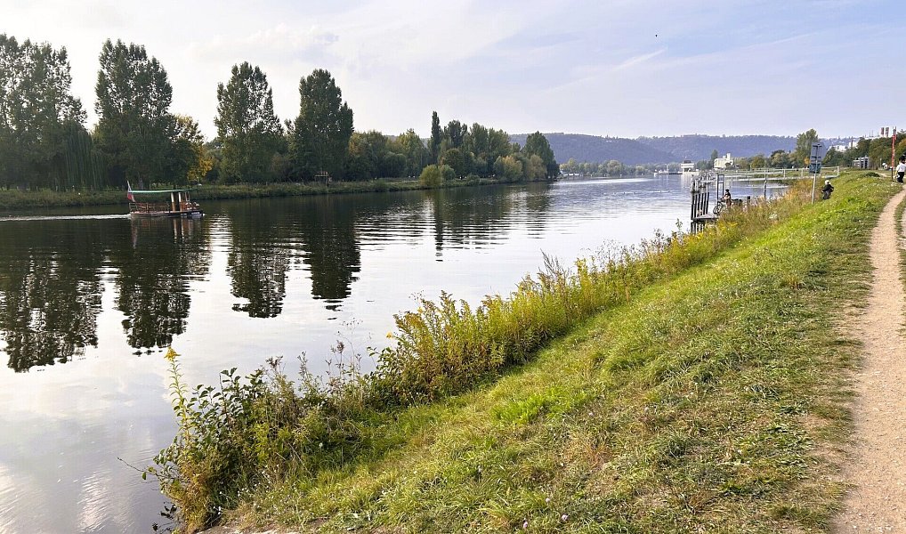 Prodej stavebního pozemku 2 041 m², Praha – náhled fotky 2