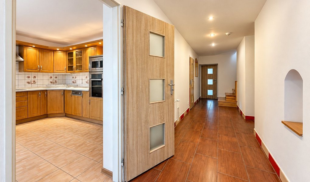 Prodej domu 295 m² s pozemkem 1 331 m², Hora Svatého Šebestiána – náhled fotky 11