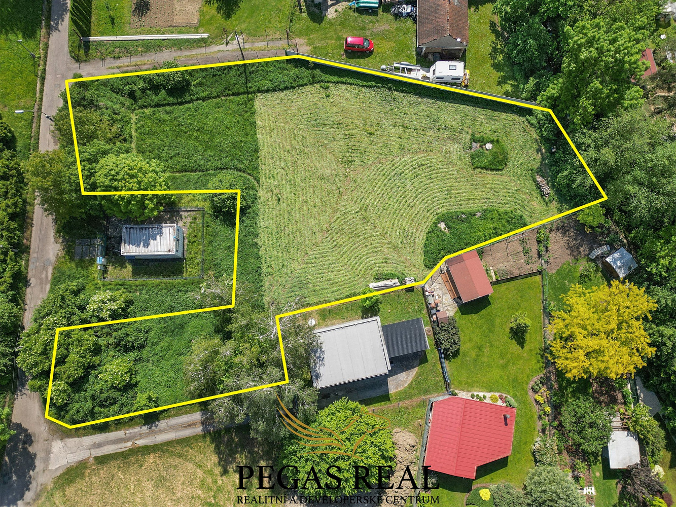 Prodej stavebního pozemku 2 365 m² – pohled 3
