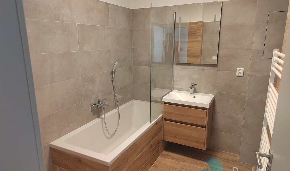 Pronájem bytu 4+kk 86 m², Trhové Sviny – náhled fotky 8