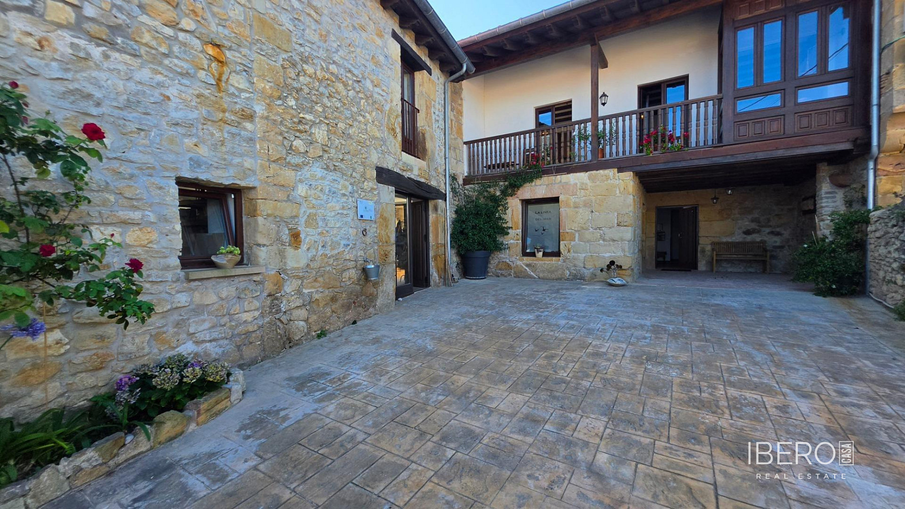 Prodej domu 400 m² s pozemkem 484 m²