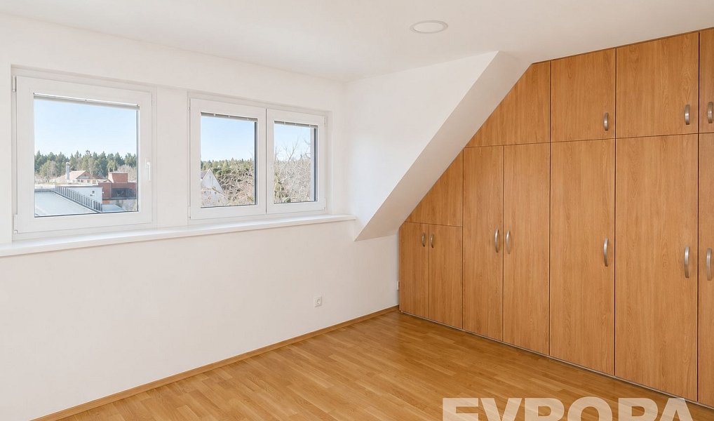Pronájem domu 350 m² s pozemkem 534 m², Průhonice – náhled fotky 14