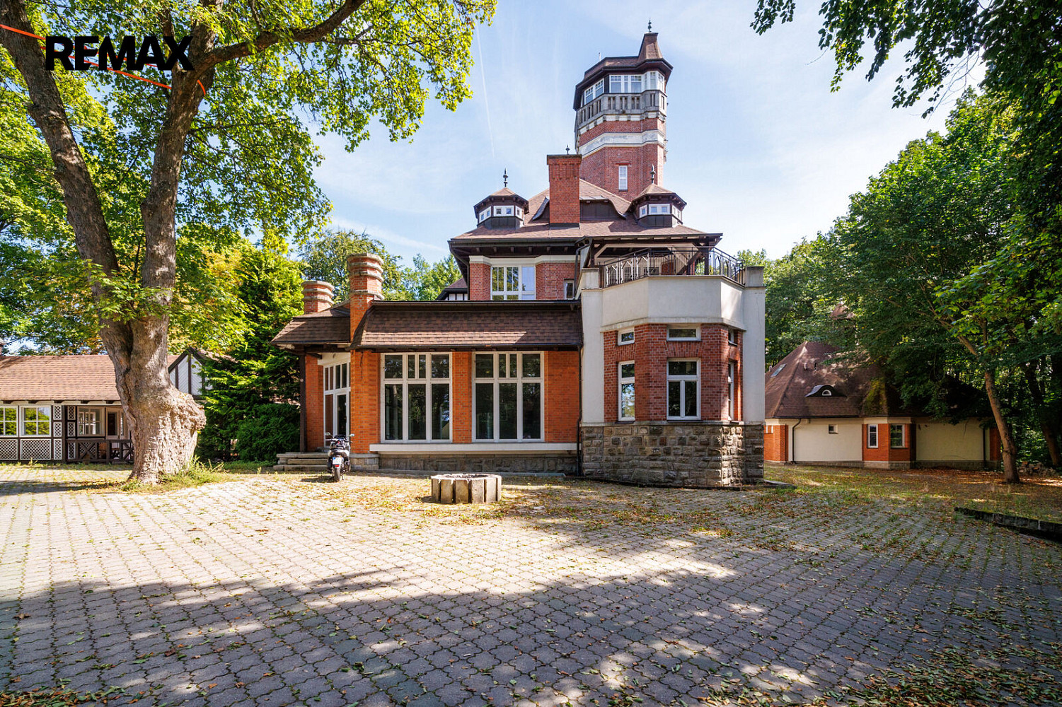 Prodej ubytovacího objektu 1 500 m² – fotografie 2