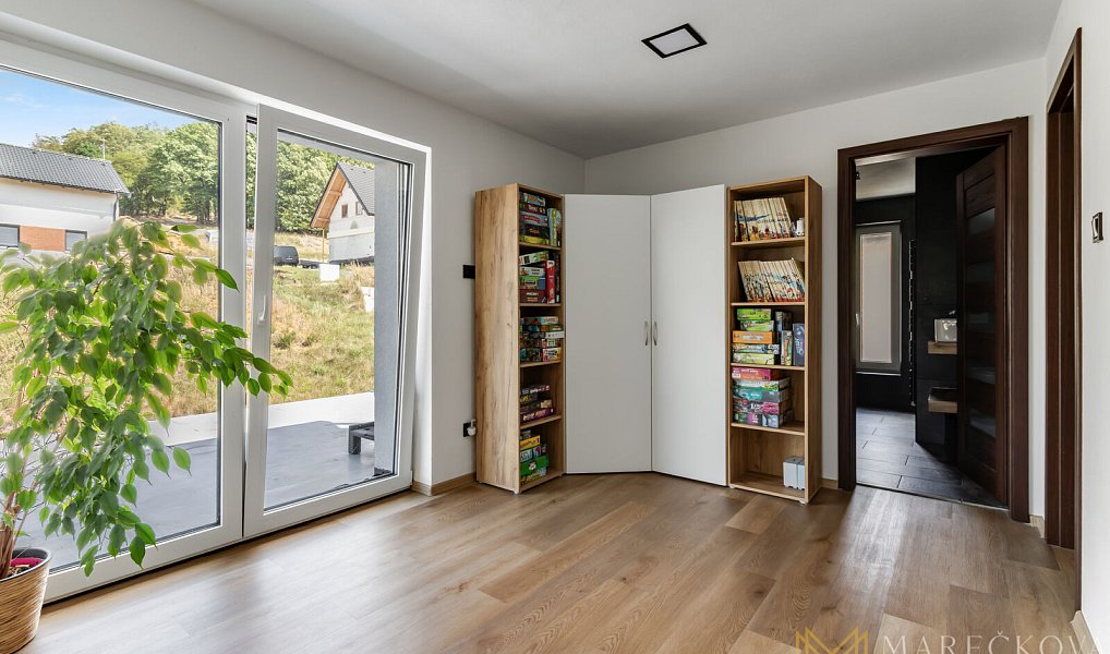 Prodej domu 178 m² s pozemkem 808 m², Brnířov – náhled fotky 15
