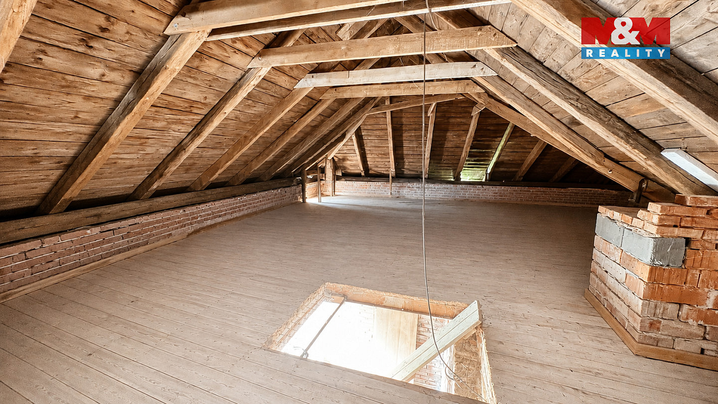 Prodej domu 250 m² s pozemkem 2 135 m² — photo 2