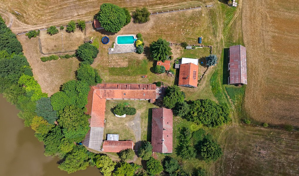 Prodej domu (jiného typu) 550 m², Neveklov – náhled fotky 4