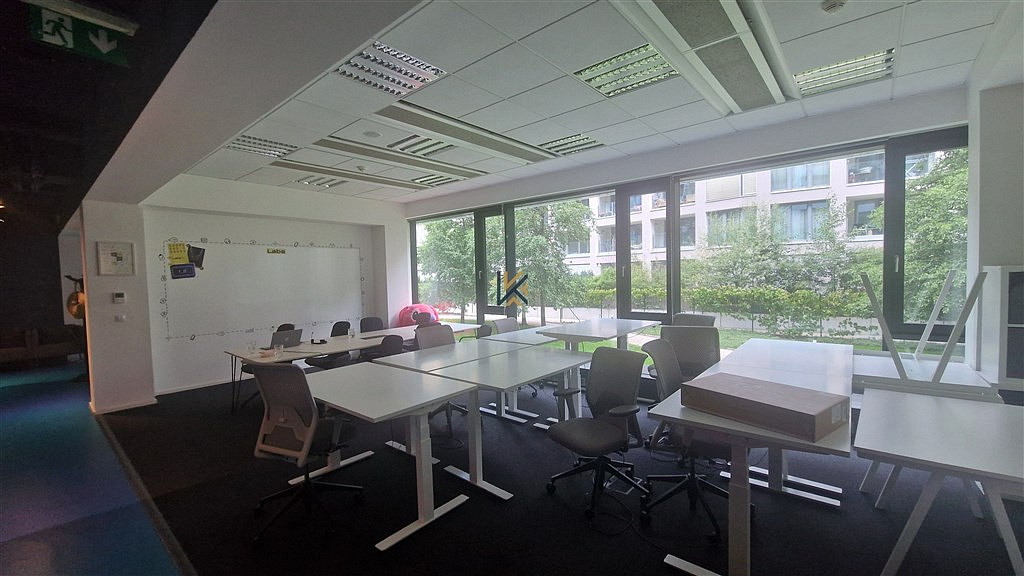 Pronájem kanceláře 342 m² — photo 4