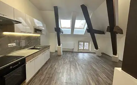 Pronájem bytu 2+kk 64 m², Židovská, Cheb