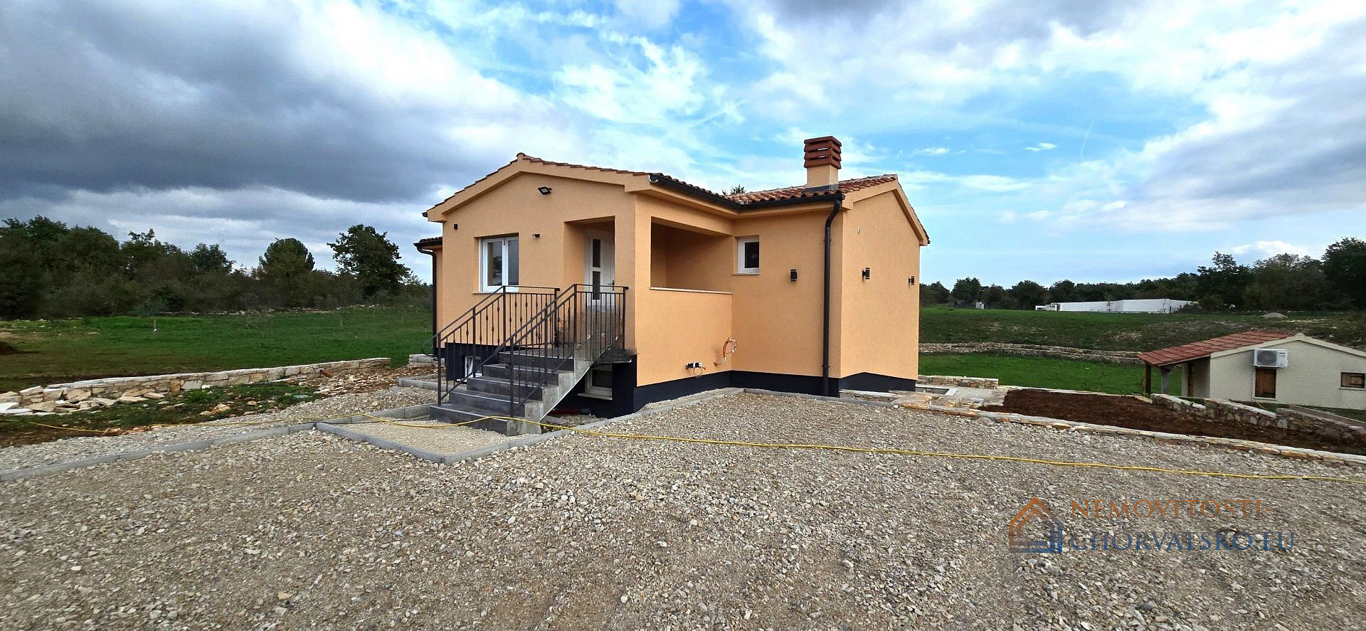 Prodej domu 190 m² s pozemkem 9 784 m² - Aanzicht 2